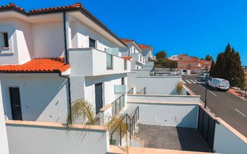 Property slide 10