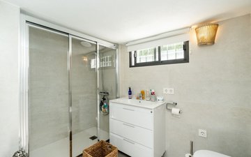Property slide 32