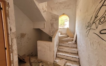 Property slide 32