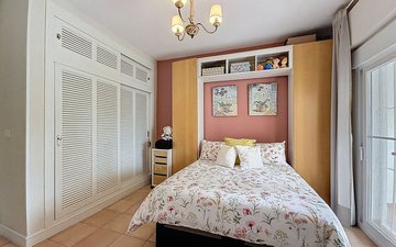 Property slide 32
