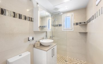 Property slide 32