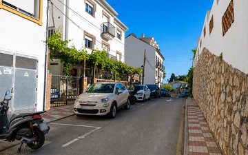 Property slide 32