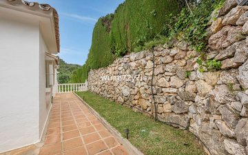 Property slide 32