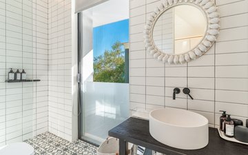 Property slide 32
