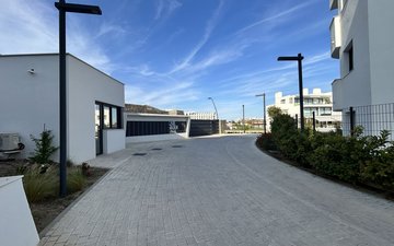 Property slide 32
