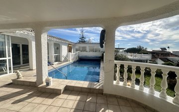 Property slide 32