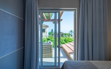Property slide 32