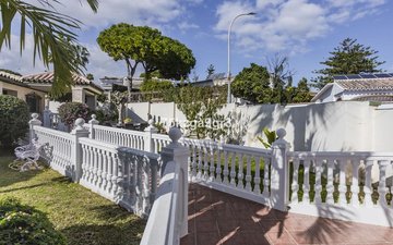 Property slide 10