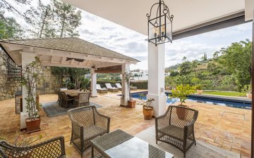 Property slide 32