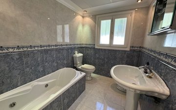 Property slide 32