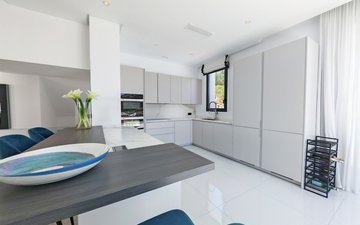 Property slide 10