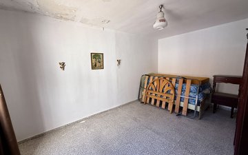 Property slide 32