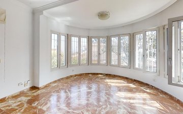 Property slide 32