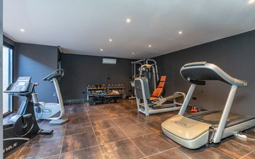 Property slide 32