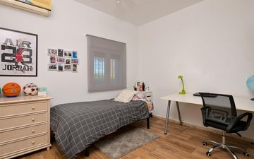 Property slide 21