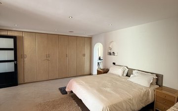 Property slide 14