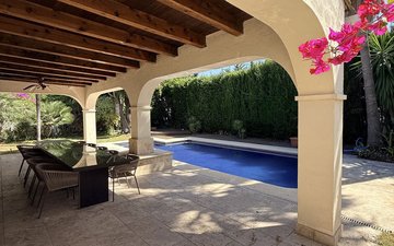 Property slide 32