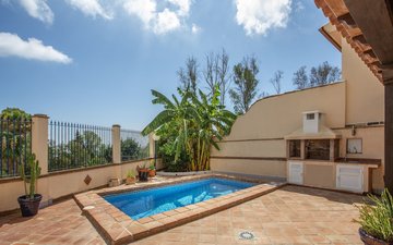 Property slide 32