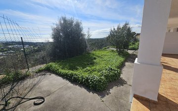 Property slide 32