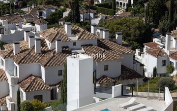 Property slide 32