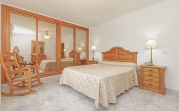 Property slide 32