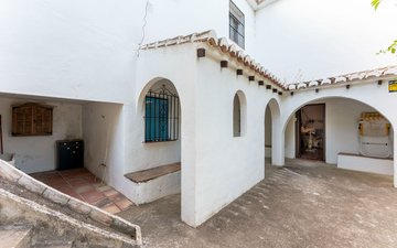 Property slide 32