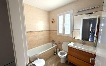 Property slide 32