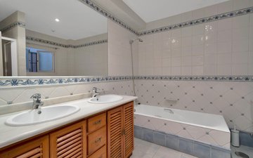 Property slide 32