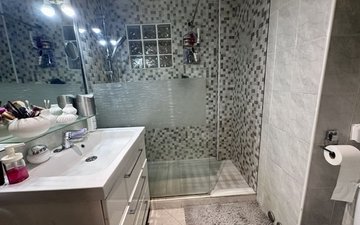 Property slide 22