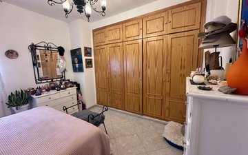 Property slide 32