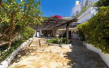 Property slide 76