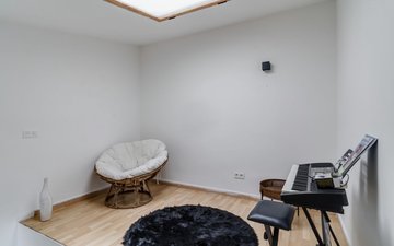 Property slide 32