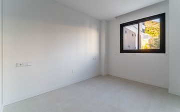 Property slide 32