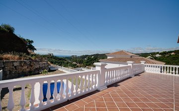 Property slide 10