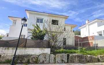 Property slide 16
