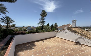 Property slide 32