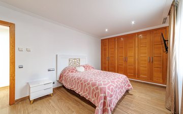 Property slide 32