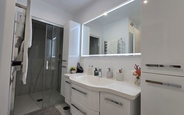 Property slide 22