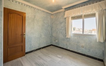 Property slide 32