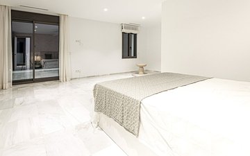 Property slide 80
