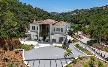Property slide 32