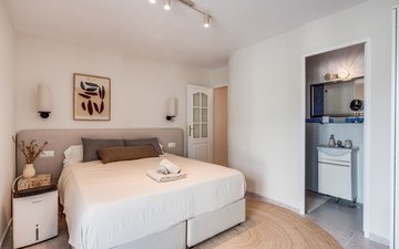 Property slide 10