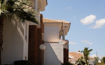 Property slide 32