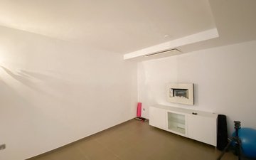 Property slide 22