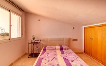 Property slide 32