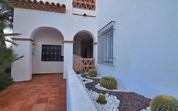 Property slide 32