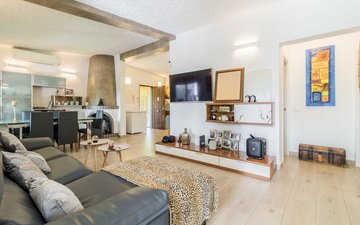 Property slide 10