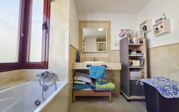 Property slide 60