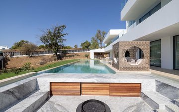 Property slide 32