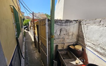 Property slide 32